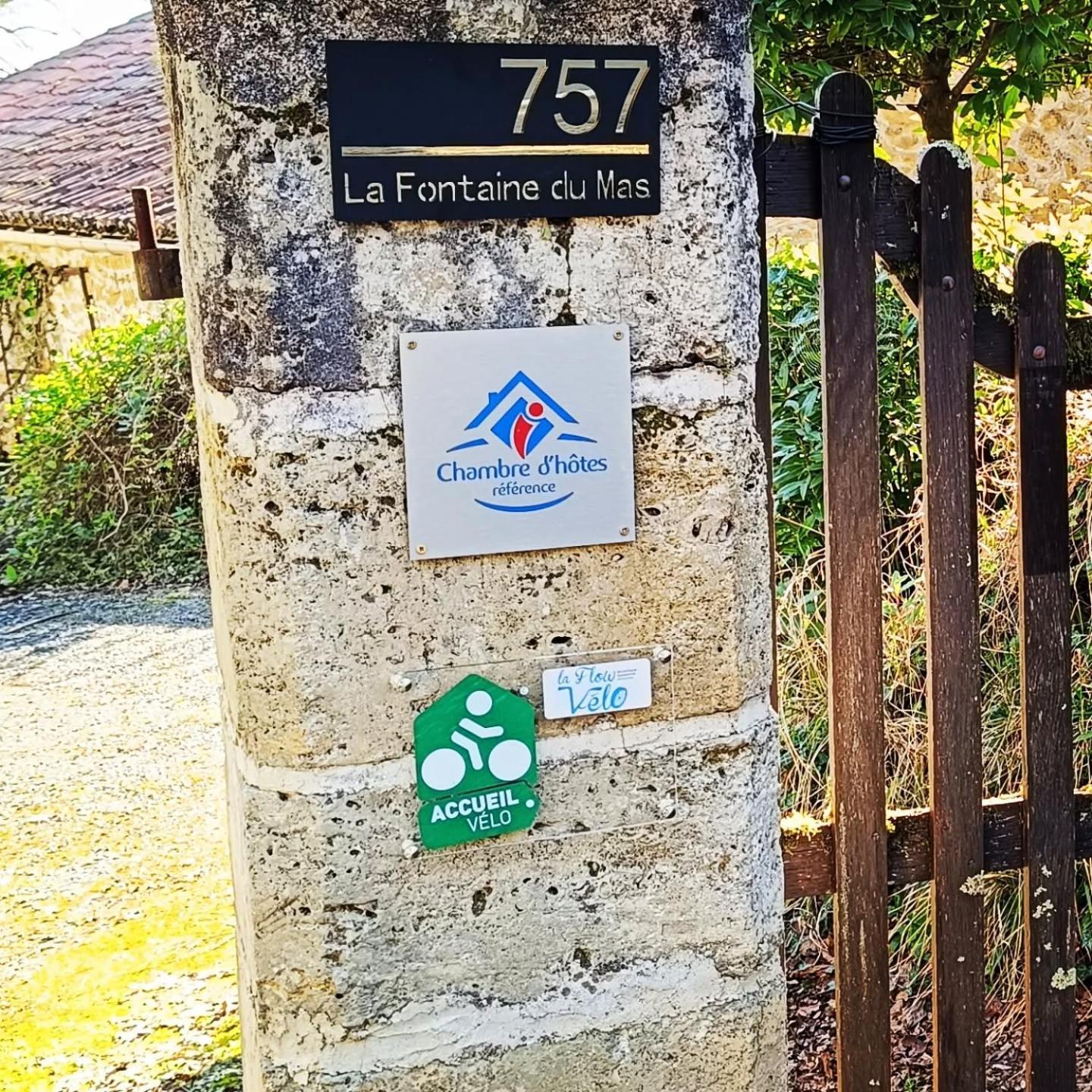 La Fontaine Du Mas Bed & Breakfast Thiviers ภายนอก รูปภาพ